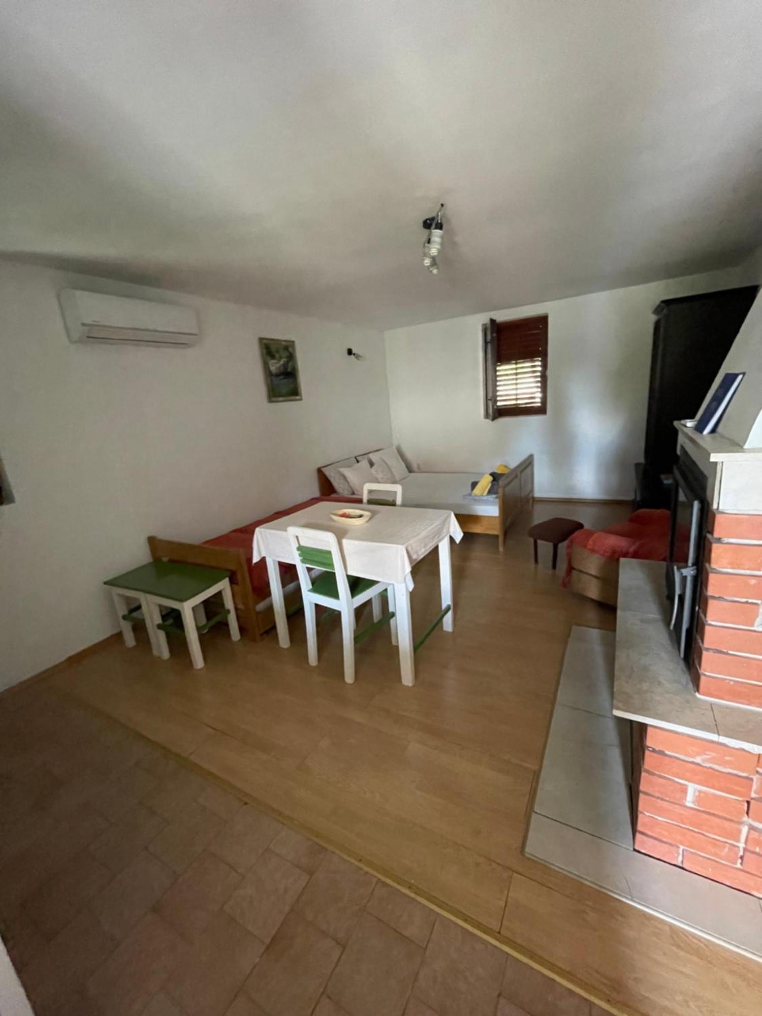 Apartment Zola Gornji Karin Εξωτερικό φωτογραφία